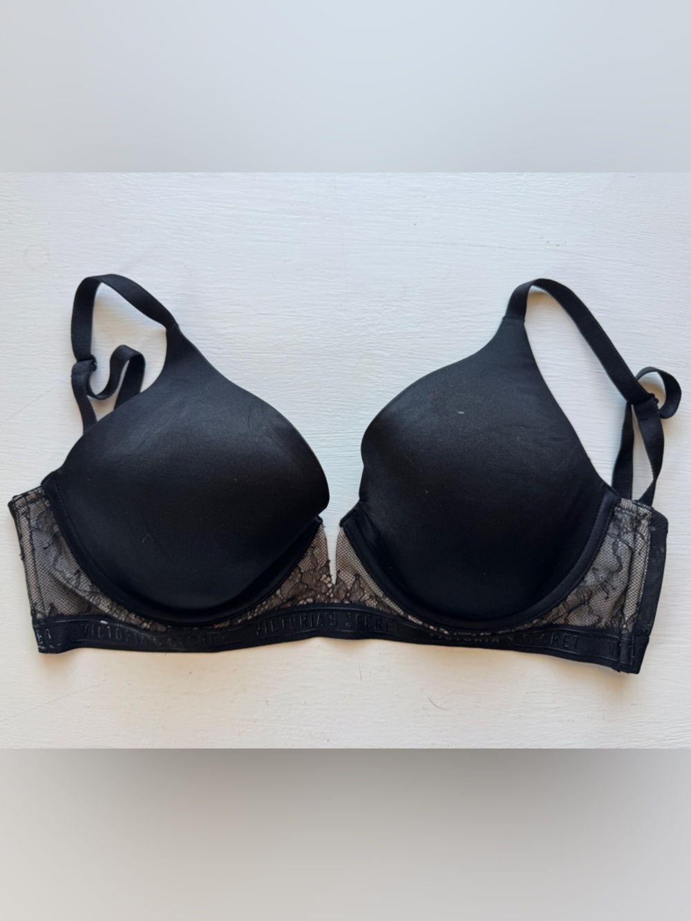 Very Victorias Secret 32DDD Lightly Lined Plunge Bra Black Spell Out #0911